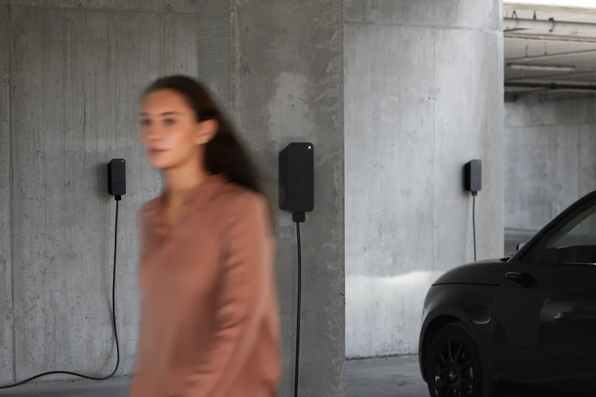 Amina C EV·TÖLTŐ